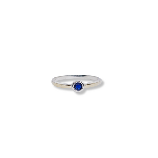 ANILLO SOLITARIO CON LAMINA DE ORO